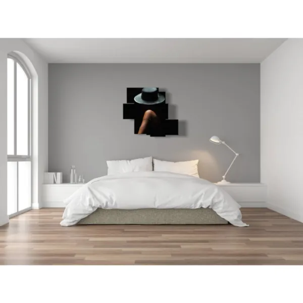 Impression d''une femme séduisante portant un chapeau.