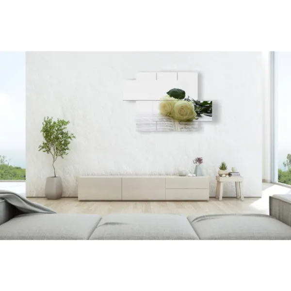 Druck mit weißen Rosen