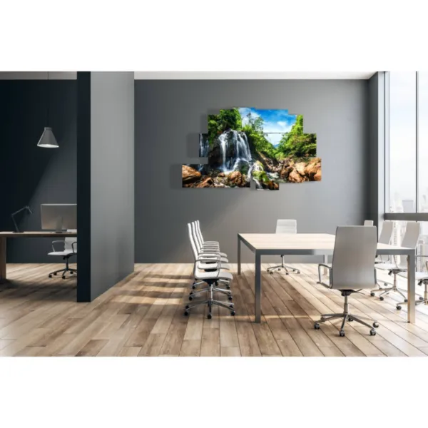 Landschaftsbilder mit Wasserfällen in den Felsen