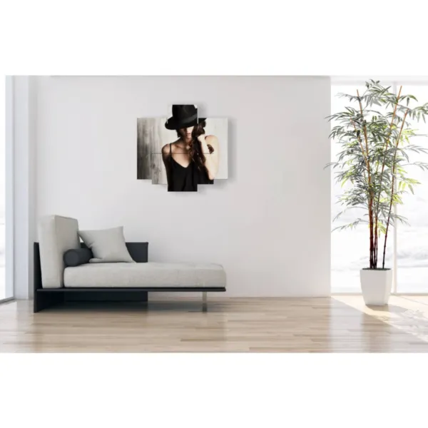 Tableaux de femmes portant un chapeau élégant