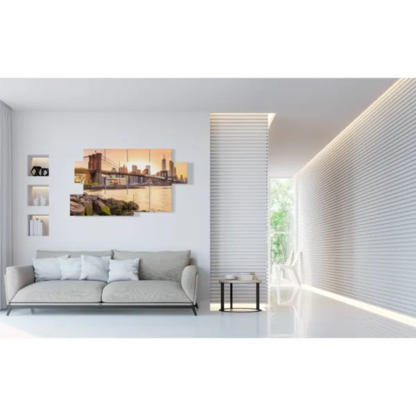 Tableaux colorés du coucher de soleil sur le pont