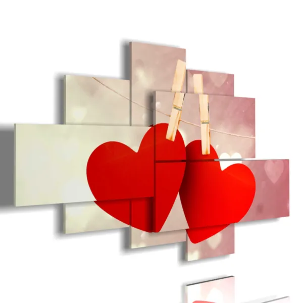 cuadros con corazones colgados