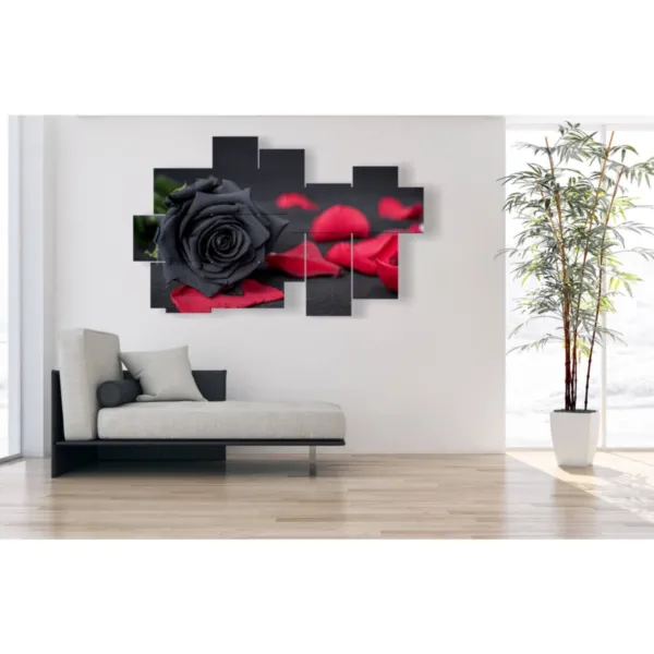 Dekorationen mit schwarzen und roten Rosen