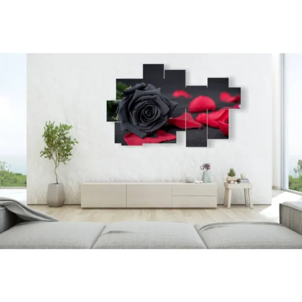 Poster mit schwarzen Rosen und roten Blütenblättern