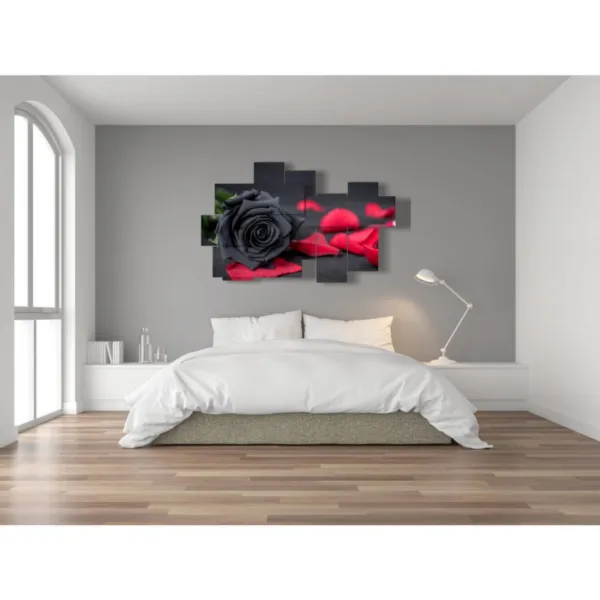 Wandkunst mit schwarzen und roten Rosen