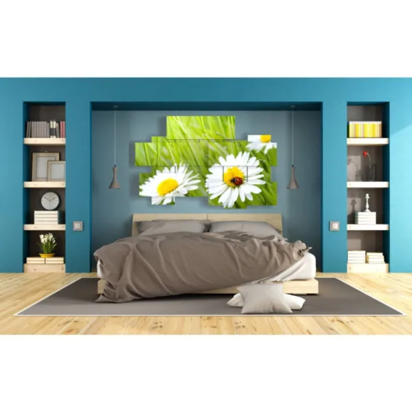 Cadre avec des marguerites et une coccinelle