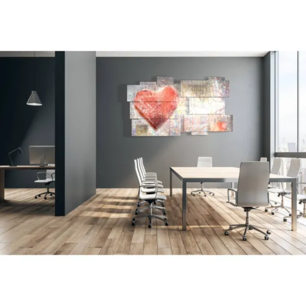 heart-shaped picture frame decor