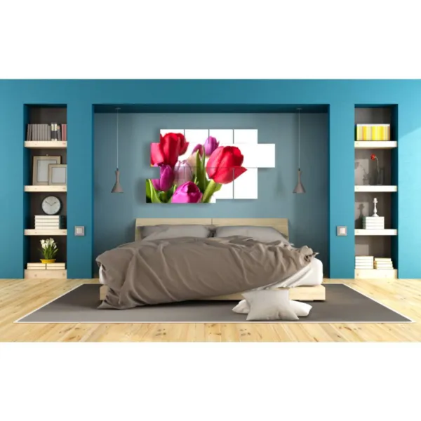 design d''intérieur avec des tableaux de tulipes
