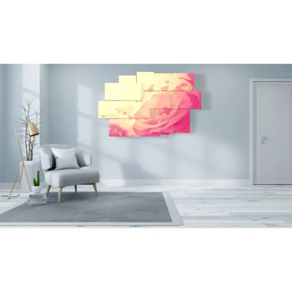 Wanddekoration mit weißen Rosen