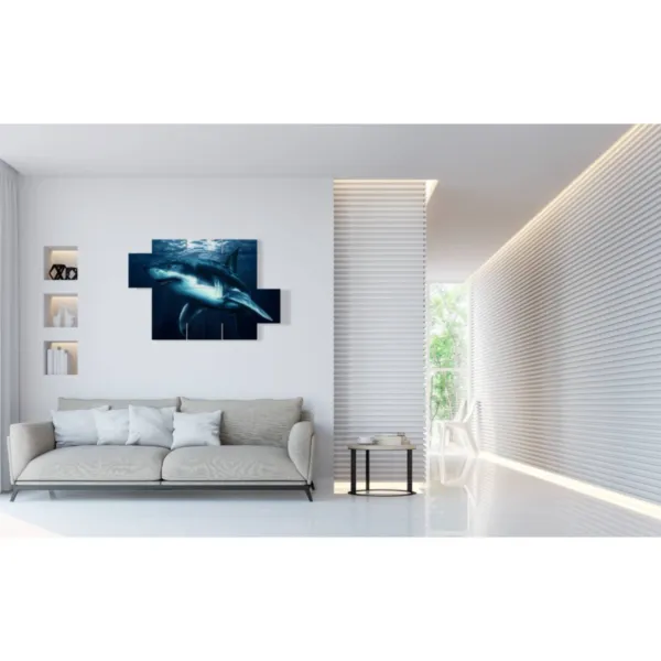 quadro con grande squalo nuotante