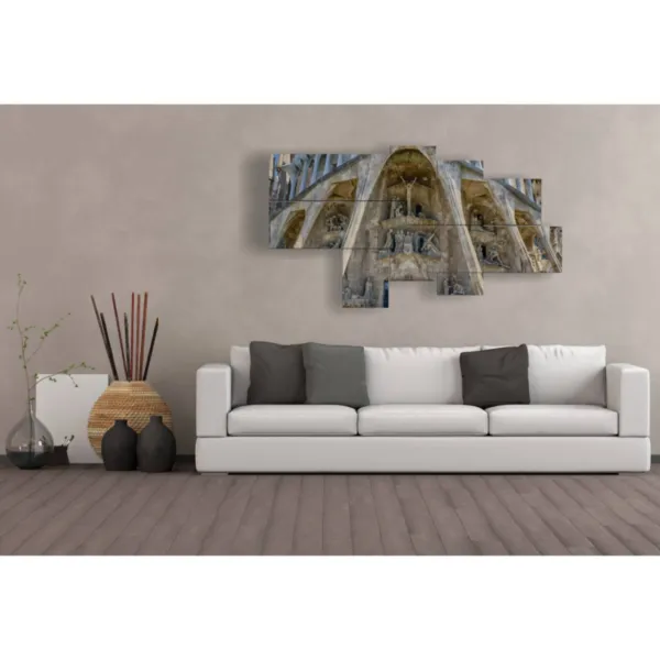 Paintings available upon request of the Sagrada Familia.