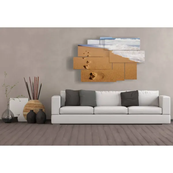 Peintures de la mer avec du sable en mouvement.