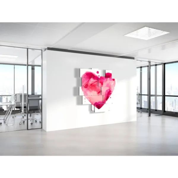 Mueble decorado con corazón pintado