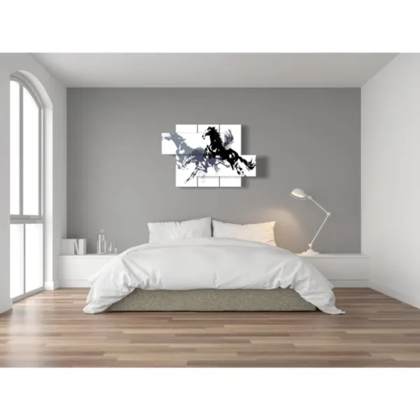 Print a running horse.