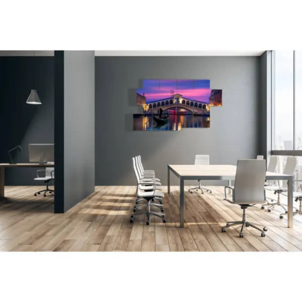 Venice city center furnishings