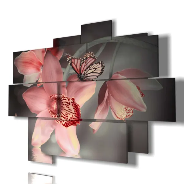 Gemälde mit Blumen und Schmetterlingen an der Wand