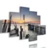 Tableaux au coucher du soleil sur la mer depuis le vieux quai.